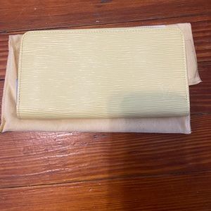 Authentic Louis Vuitton Zippy Wallet Epi Jaune color brand new